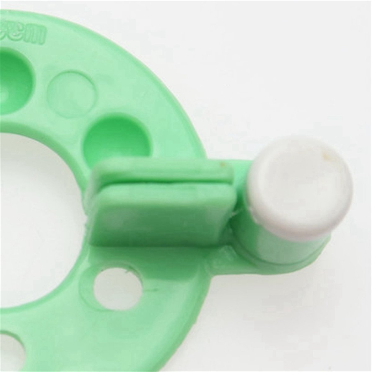 Pom Pom Maker Tool - ชุดทำพู่ไหมพรม 4 ชิ้น รุ่นปี 2026 -