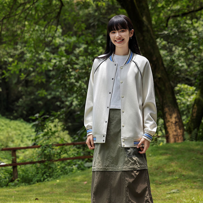 เสื้อแจ็คเก็ตเบสบอลสำหรับผู้หญ - Sequin Fabric Panel บทวิจารณ์และราคา